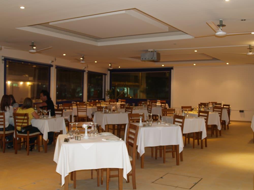 Daphne Hotel Apartments (Adults Only) Paphos Kültér fotó