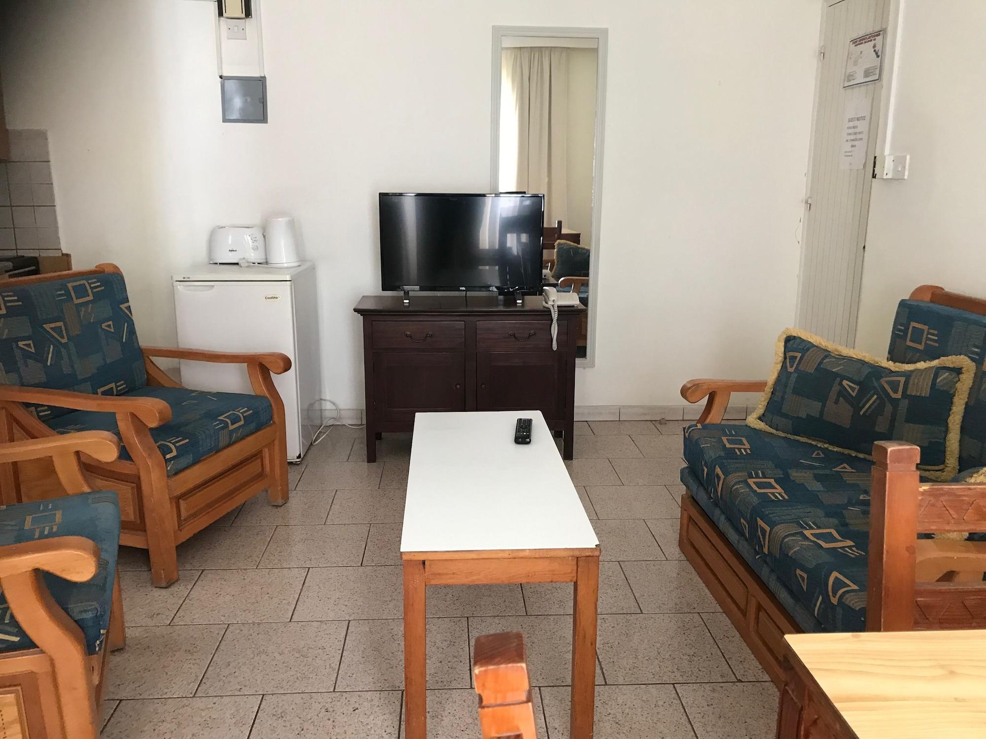 Daphne Hotel Apartments (Adults Only) Paphos Kültér fotó