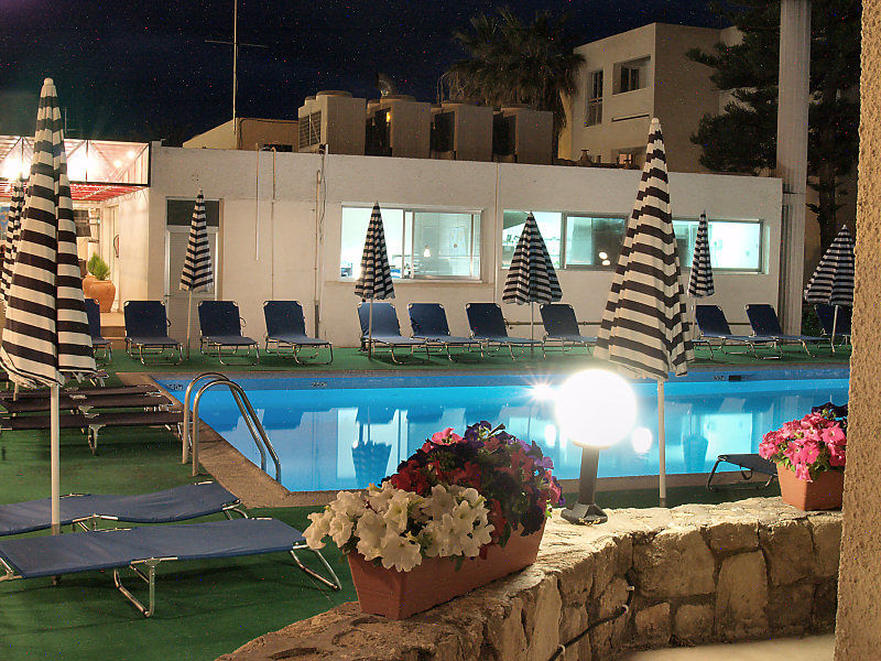 Daphne Hotel Apartments (Adults Only) Paphos Kültér fotó