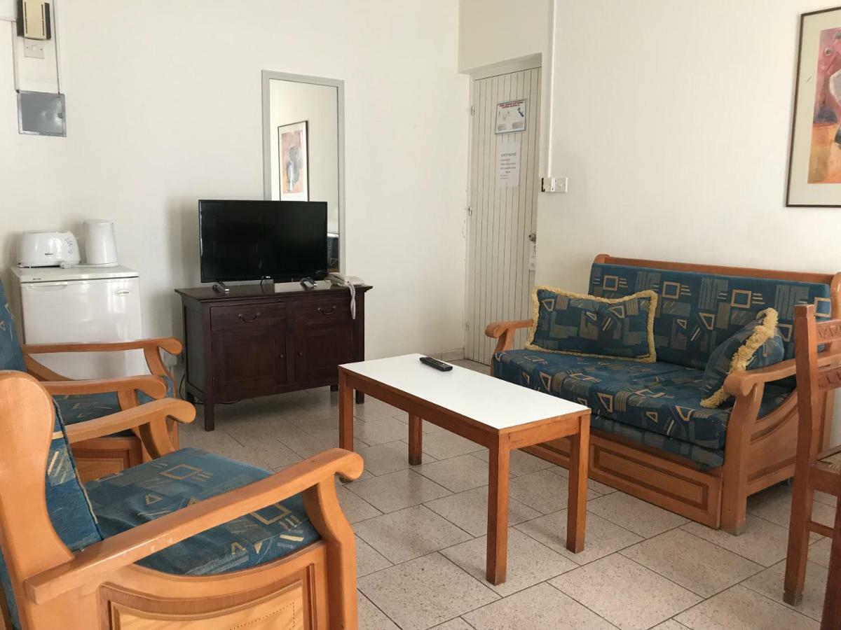 Daphne Hotel Apartments (Adults Only) Paphos Kültér fotó