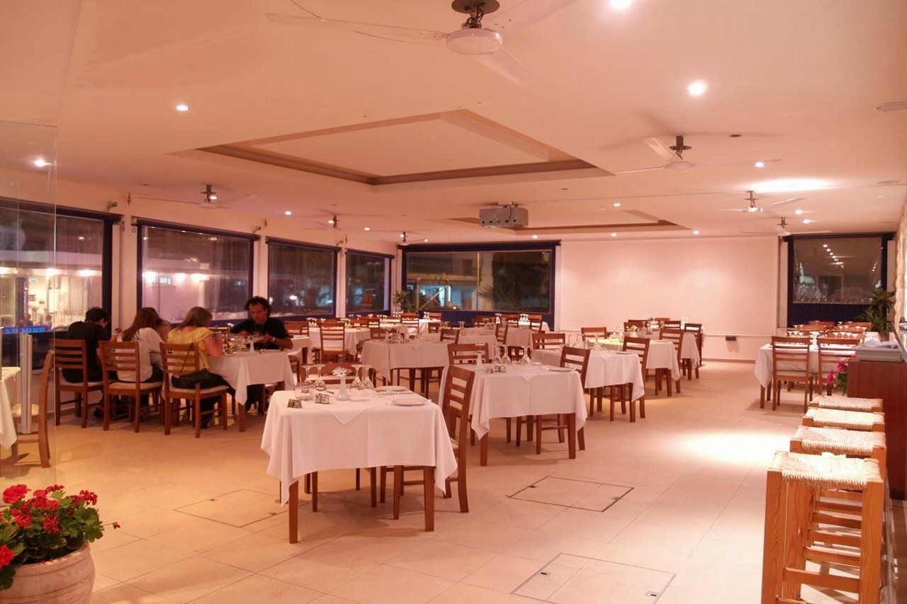 Daphne Hotel Apartments (Adults Only) Paphos Kültér fotó