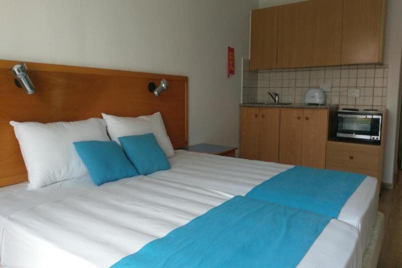 Daphne Hotel Apartments (Adults Only) Paphos Kültér fotó